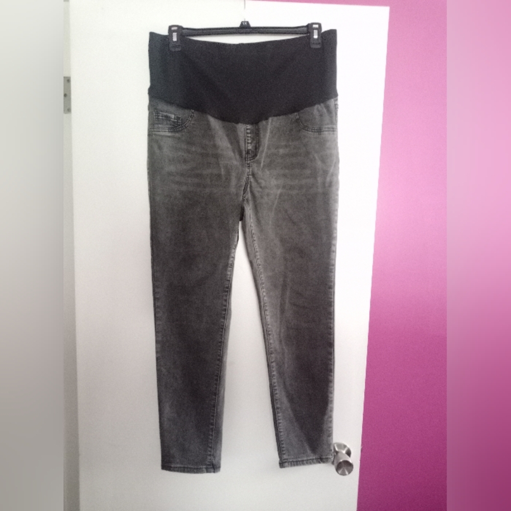 Adorable maternity skinny jeans